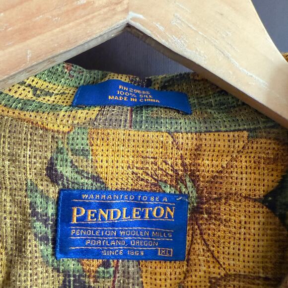 90s Vintage PENDLETON | Men's Silk Travel Print Hawaiian Aloha Shirt Extra Large - Picture 3 of 7